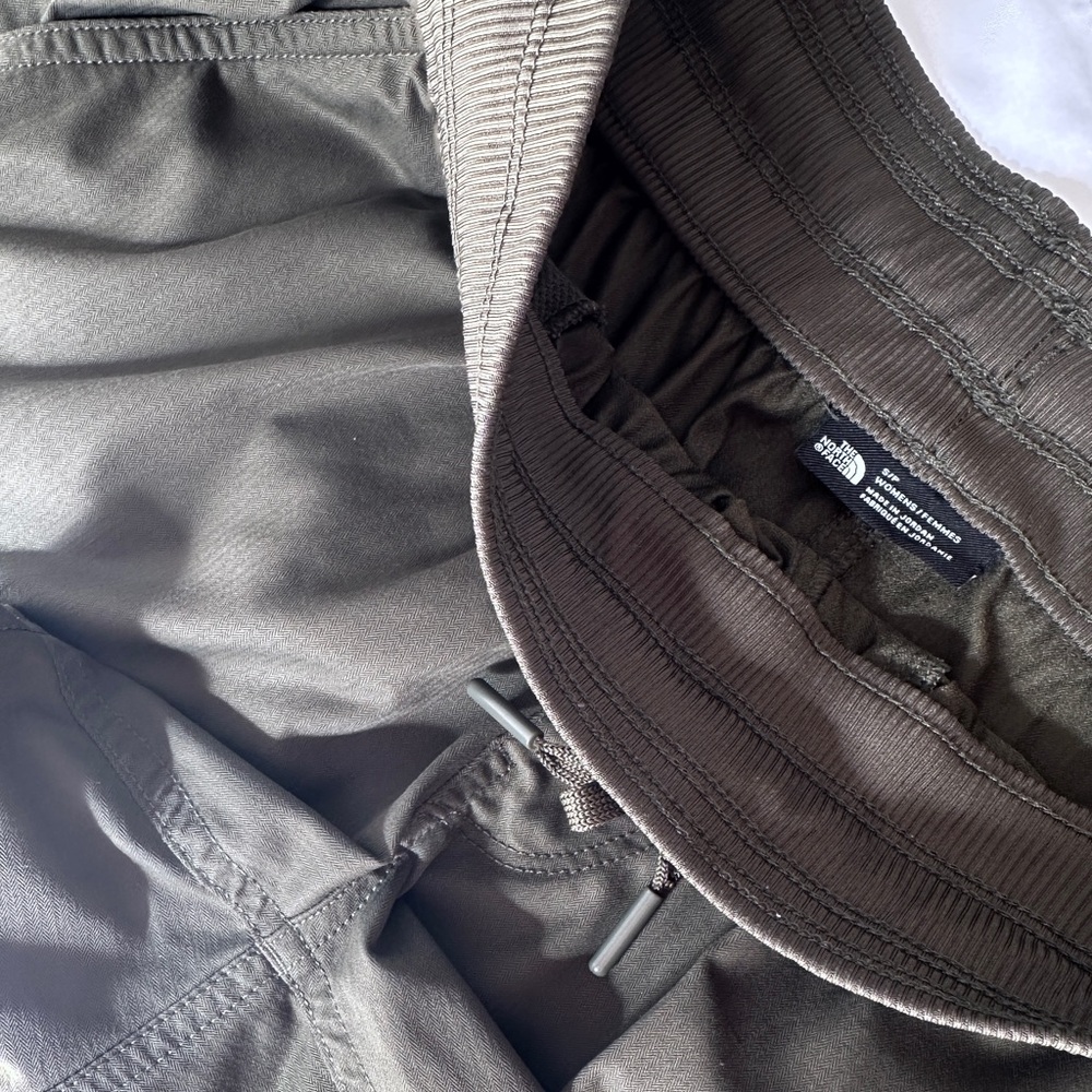 The North Face Aphrodite Short - Forest Olive - S - Picture 9 of 13